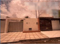 Casa com 2 quartos, 1 banheiro e 1 vaga de garagem