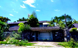 Sobrado amplo com 467,83m² construídos e terreno de 1.521m², Canudos