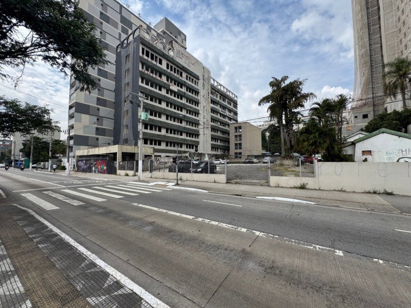 Terreno 894m² na Av. Santo Amaro - São Paulo/SP