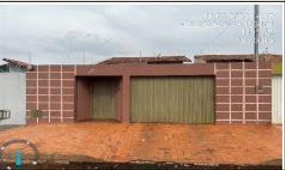 Casa com 2 Quartos, Suíte e Área de Lazer em Itumbiara
