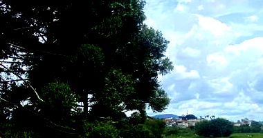 Terreno amplo de 1000m² no Condomínio Vale do Sol, desocupado