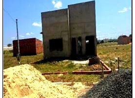 Terreno com edificação sem habitabilidade, 250m²