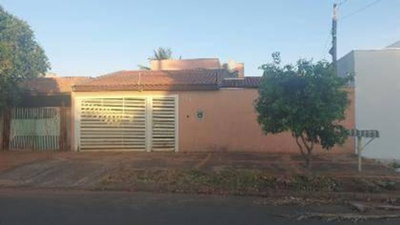 Casa Ocupada com 2 Quartos e 4 Banheiros em Três Lagoas