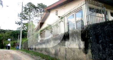 Chácara com 251,57m² construída em terreno de 2.796,87m², ocupada