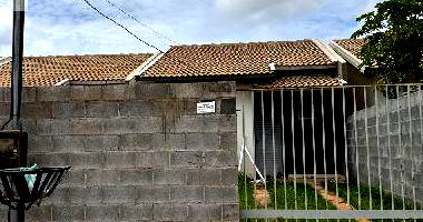 Casa com 2 quartos, varanda, área construída 58,42 m², terreno 180 m²
