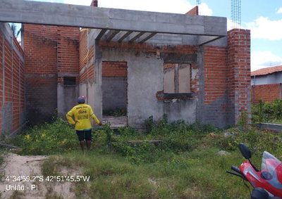 Terreno de 202,04 m² com construção sem habitabilidade