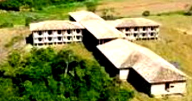 Gleba rural com 150.666,66m² e hotel inacabado