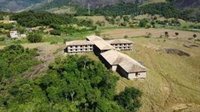 Gleba rural com 150.666,66m² e hotel inacabado