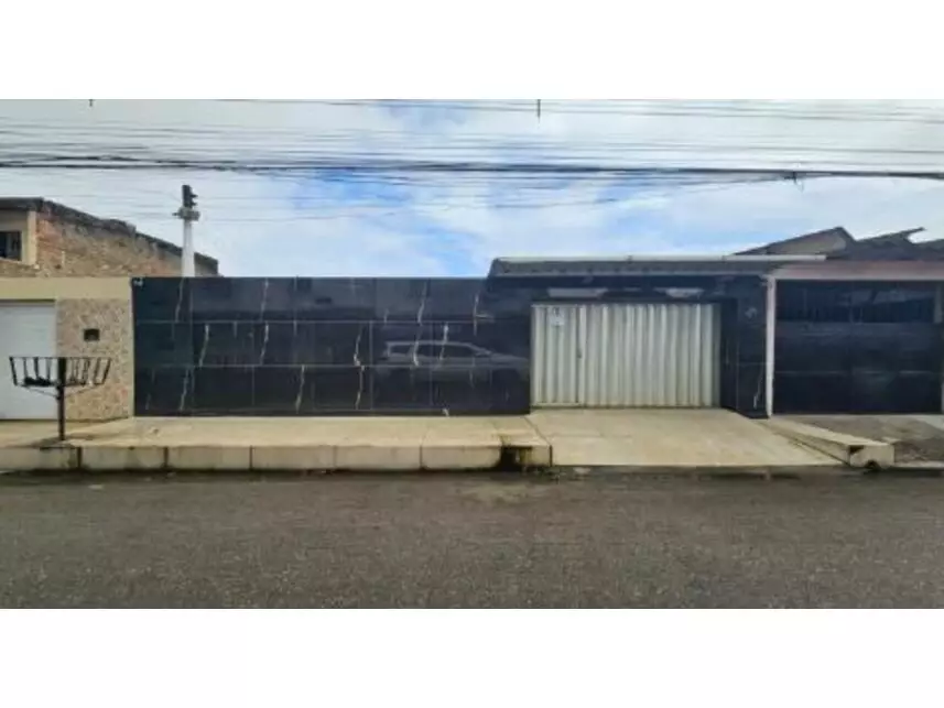 Casa em Leilão com 3 Quartos e 2 Banheiros em Olinda/PE