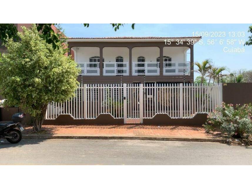 Casa padrão ocupada com 1 vaga e 336m² construída