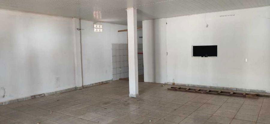 Loja comercial ocupada com 96 m² construída e terreno de 400 m²