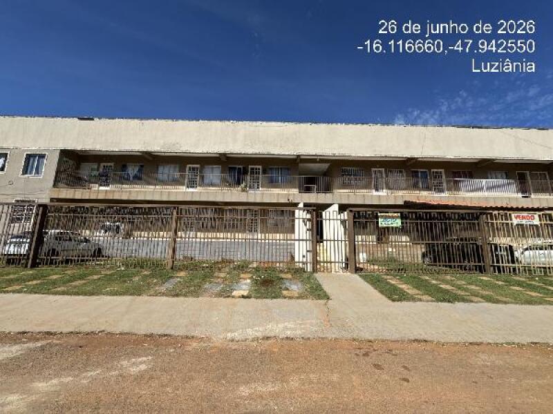 Apartamento com 2 quartos e vaga de garagem em condomínio