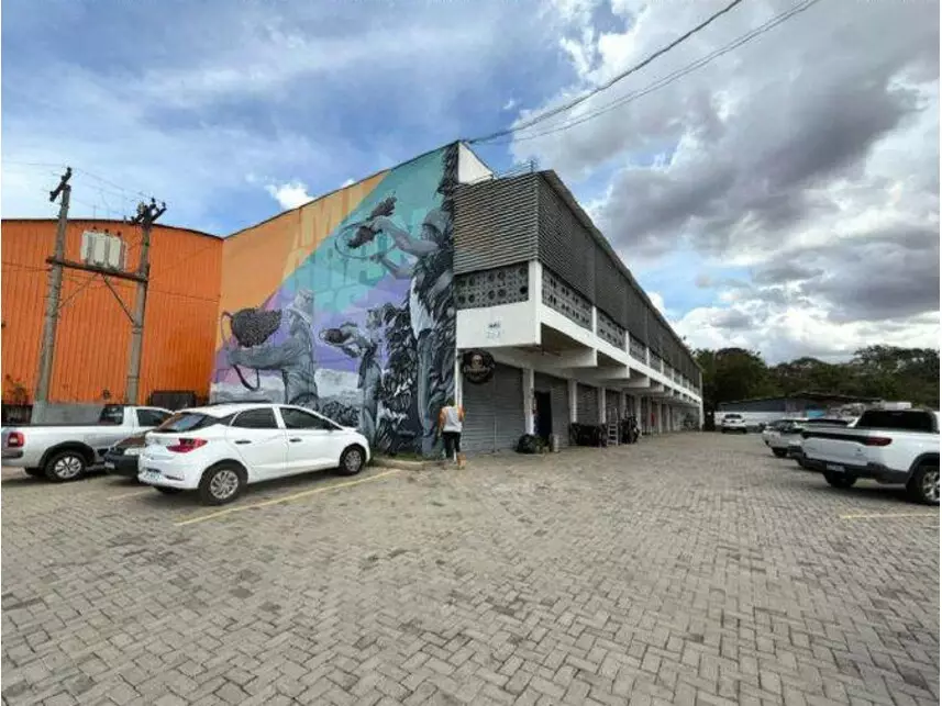 Prédio Comercial em Leilão