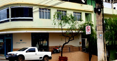 Prédio comercial com 3 apartamentos e 3 pontos comerciais - Iúna/ES