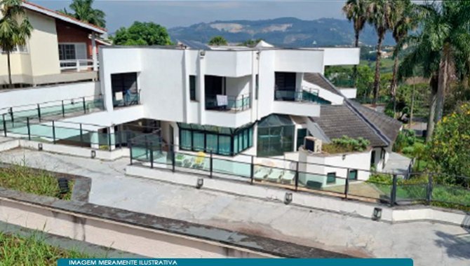 Casa em Condomínio de Luxo com 614 m² em Alphaville