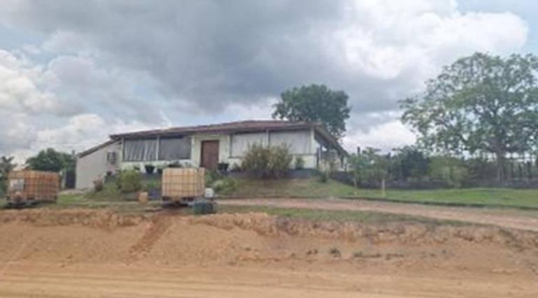 Casa com 4 vagas em Presidente Figueiredo - AM