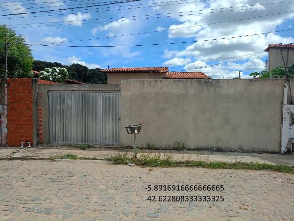 Casa com 3 quartos, 67,52 m², terreno amplo de 195 m²