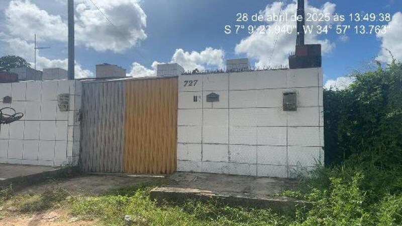 Casa com 1 quarto, 1 vaga e 63.84m² construída, desocupada