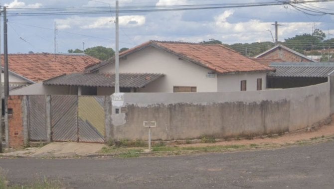 Casa com 2 quartos, 1 banheiro e 39,57m² construída em terreno de 212m²