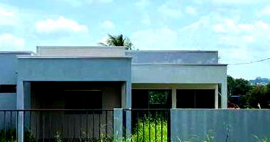 Casa padrão com 108m² construída em terreno de 357m², imóvel ocupado