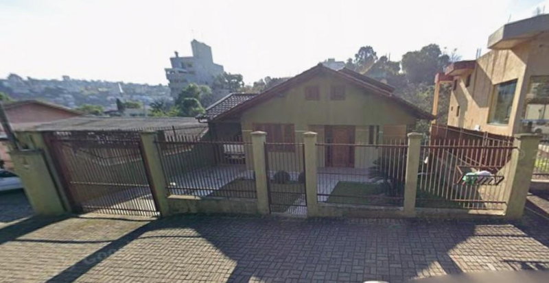 Casa com 297m², 4 quartos, 2 banheiros, ocupada