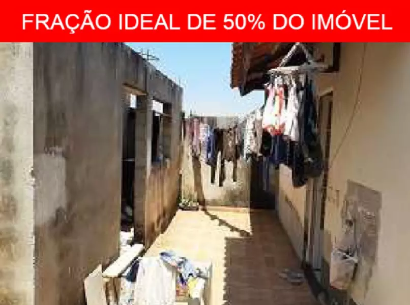 Casa com 2 dormitórios, garagem e 38,62m² de área construída