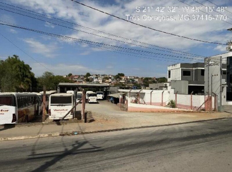 Comercial com 261,48m² de área privativa e 6500m² de terreno