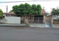 Casa com 2 quartos e 1 banheiro, 242m² de terreno, ocupada