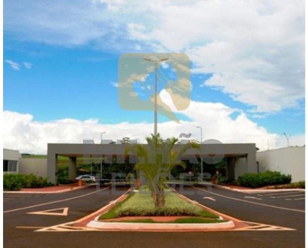 Casa de Alto Padrão com 232m² em Condomínio Fechado