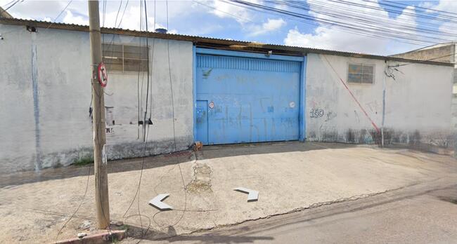 Galpão Industrial com 360m², alvenaria, escritório e 3 banheiros