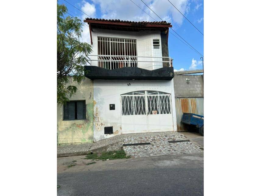 Casa com 1 vaga de garagem, 145m² de terreno e 77m² construída