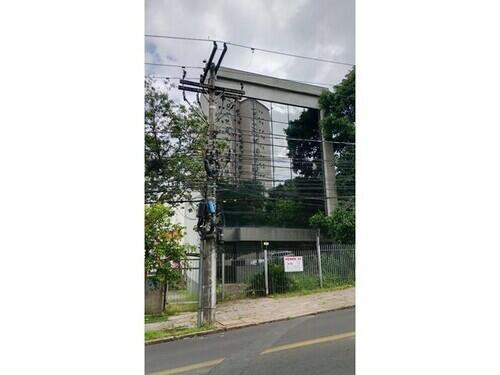 Prédio comercial com 4 pavimentos e 5 vagas