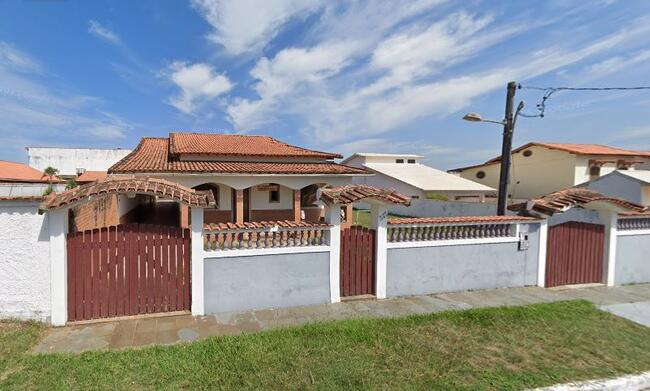 Casa em Maricá com Dois Lotes na Praia das Lagoas
