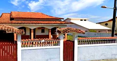 Casa em Maricá com Dois Lotes na Praia das Lagoas