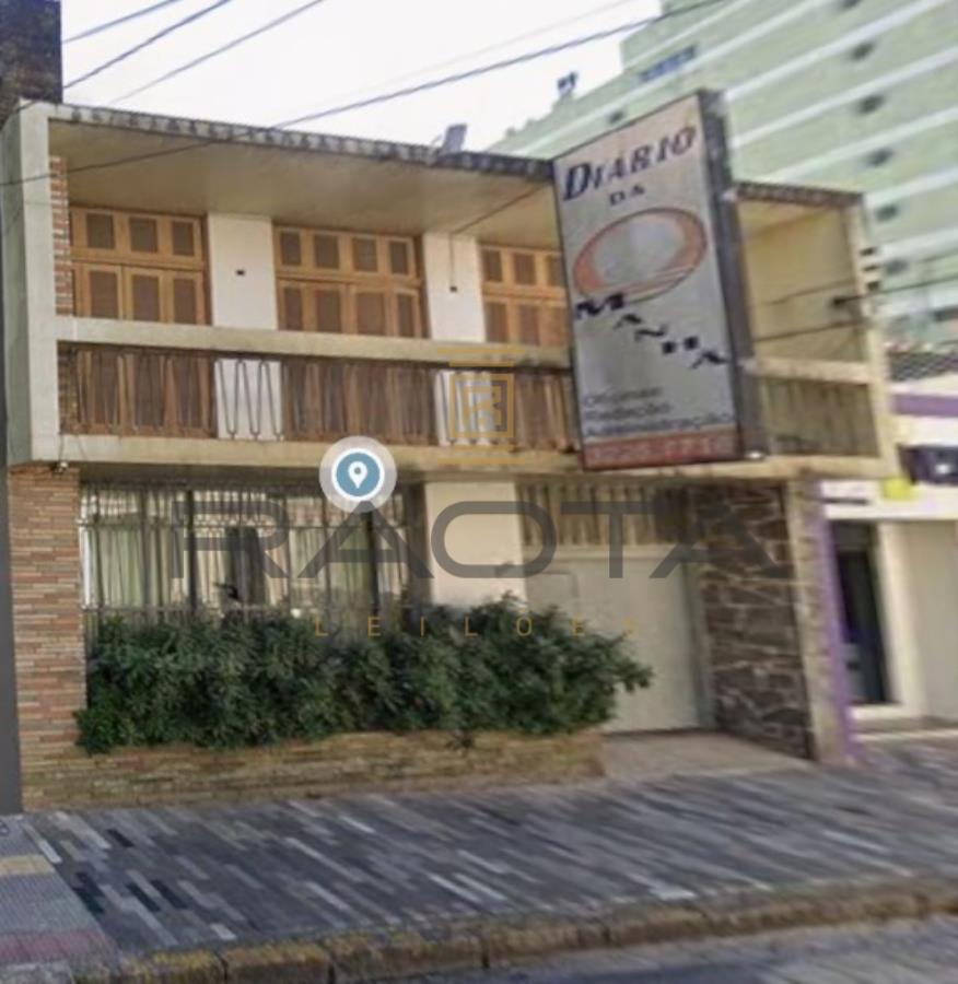 Terreno comercial com duas casas no Centro de Pelotas