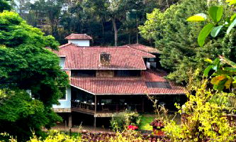 Casa Residencial em Condomínio com 4 Quartos e 2 Banheiros