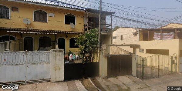 Casa com 1 quarto, banheiro, área serv., sala, cozinha e 1 vaga
