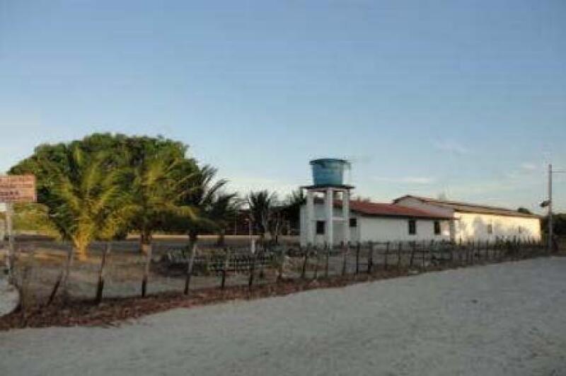 Galpão, depósito e casa com 1927.74m² construída em terreno amplo