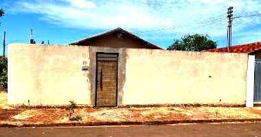Casa com 3 quartos, 2 banheiros, 129m² construída, ocupada