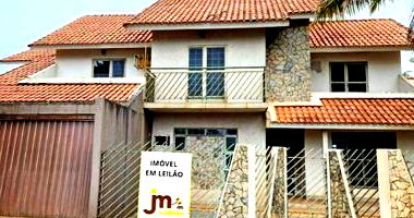 Sobrado com 3 Quartos e 1 Vaga em Assis Chateubriand/PR