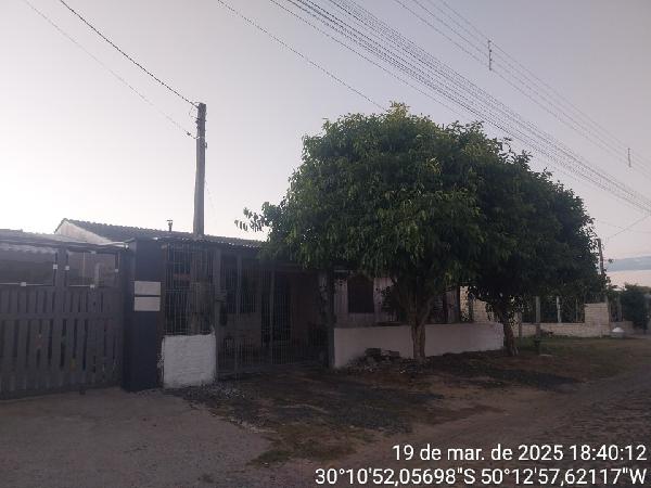 Casa 3 quartos, 2 banheiros, 2 vagas, 99m² construída, terreno 300m²