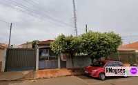 Casa com 5 dorms e 3 banheiros em Pitangueiras - 645m²