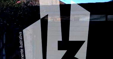 Casa com 2 quartos, banheiro, área de serviço e cozinha, 47m² construída