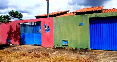 Casa com 2 quartos, banheiro, área de serviço e cozinha, 59m² construída