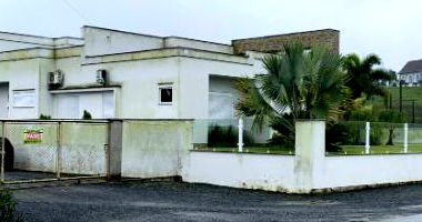 Casa em Massaramduba com amplo terreno e edificação