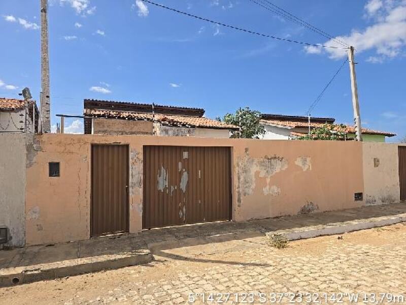 Casa com 2 quartos e 2 banheiros, 58,6m², terreno 200m²