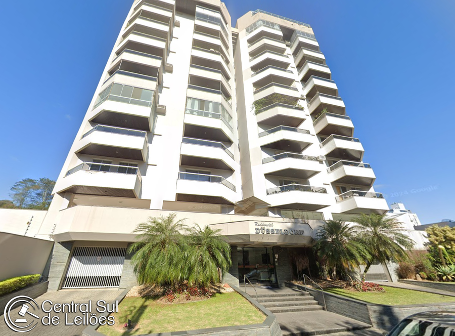 Apartamento 3º pavimento com vaga de garagem, 135m² privativos