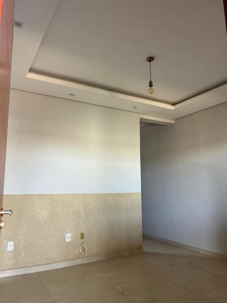 Casa com 3 quartos, 1 suíte, 2 banheiros e garagem coberta