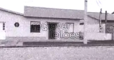 FRAÇÃO DE 50% DO IMÓVEL: LOTE COM 1.146,70M² + CASA COM 48M²