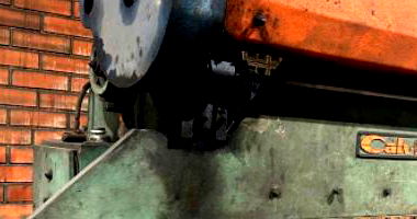 Máquina viradeira Calvi, capacidade 1/4 x 2000 em funcionamento